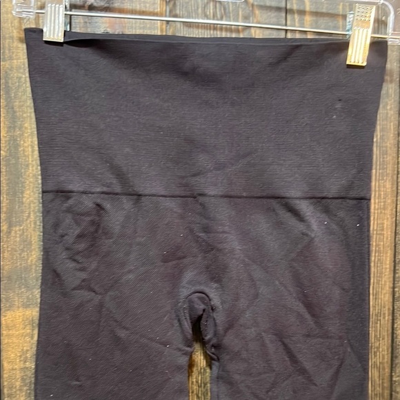 Spanx Cropped Leggings M Black High Waist Rise Stretch Shapewear Minimalist - Picture 5 of 8